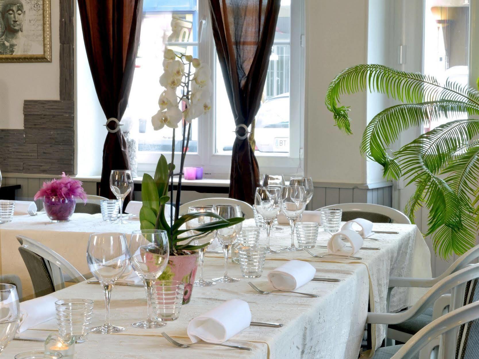 Logis Hotel Au Croissant Buzançais Zewnętrze zdjęcie
